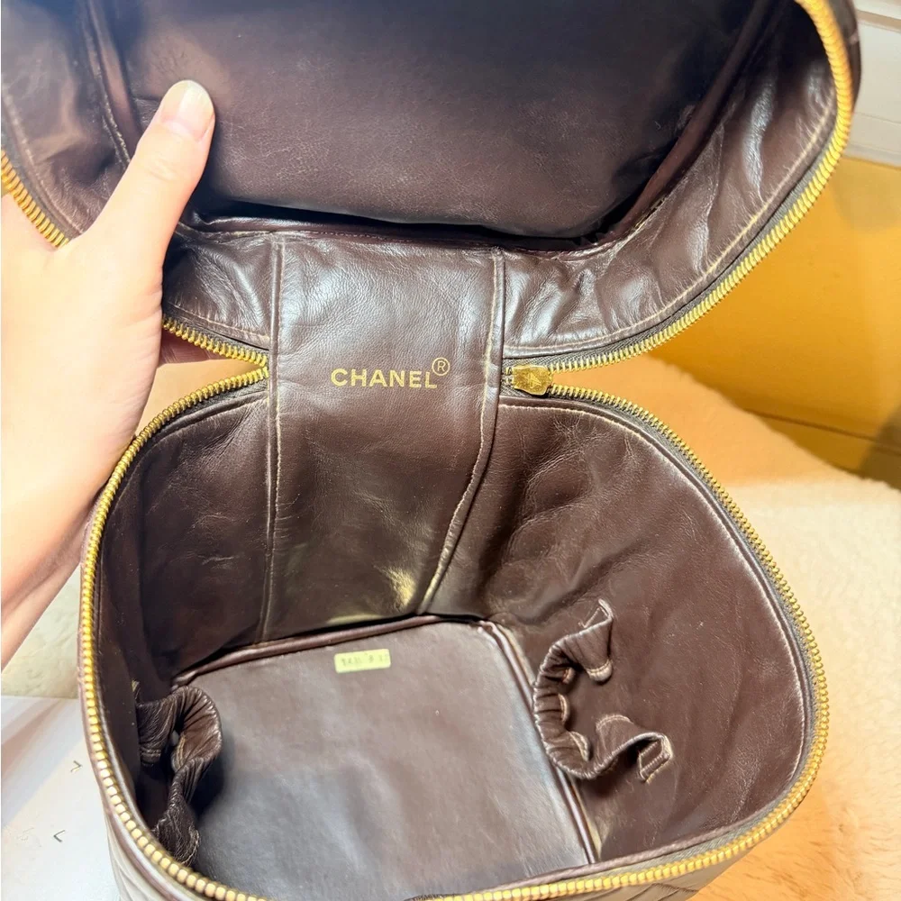 Authentic Vintage CHANEL Matelasse Dark Brown Lambskin Vanity Bag - Picture 8 of 16